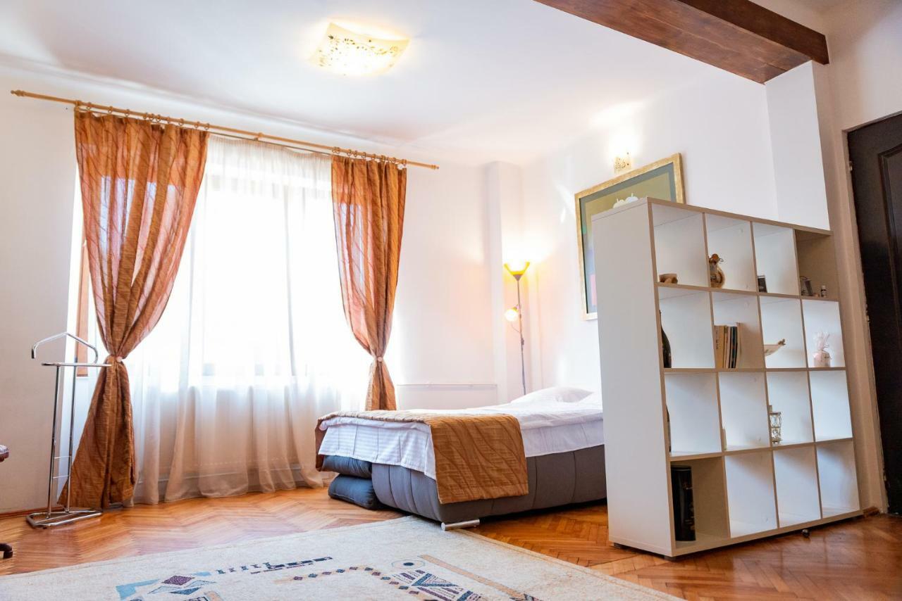 Apartamento Bed&Wine In The Center Of Oradea Exterior foto