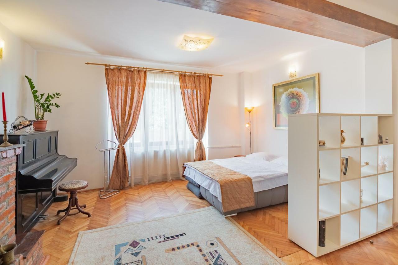 Apartamento Bed&Wine In The Center Of Oradea Exterior foto